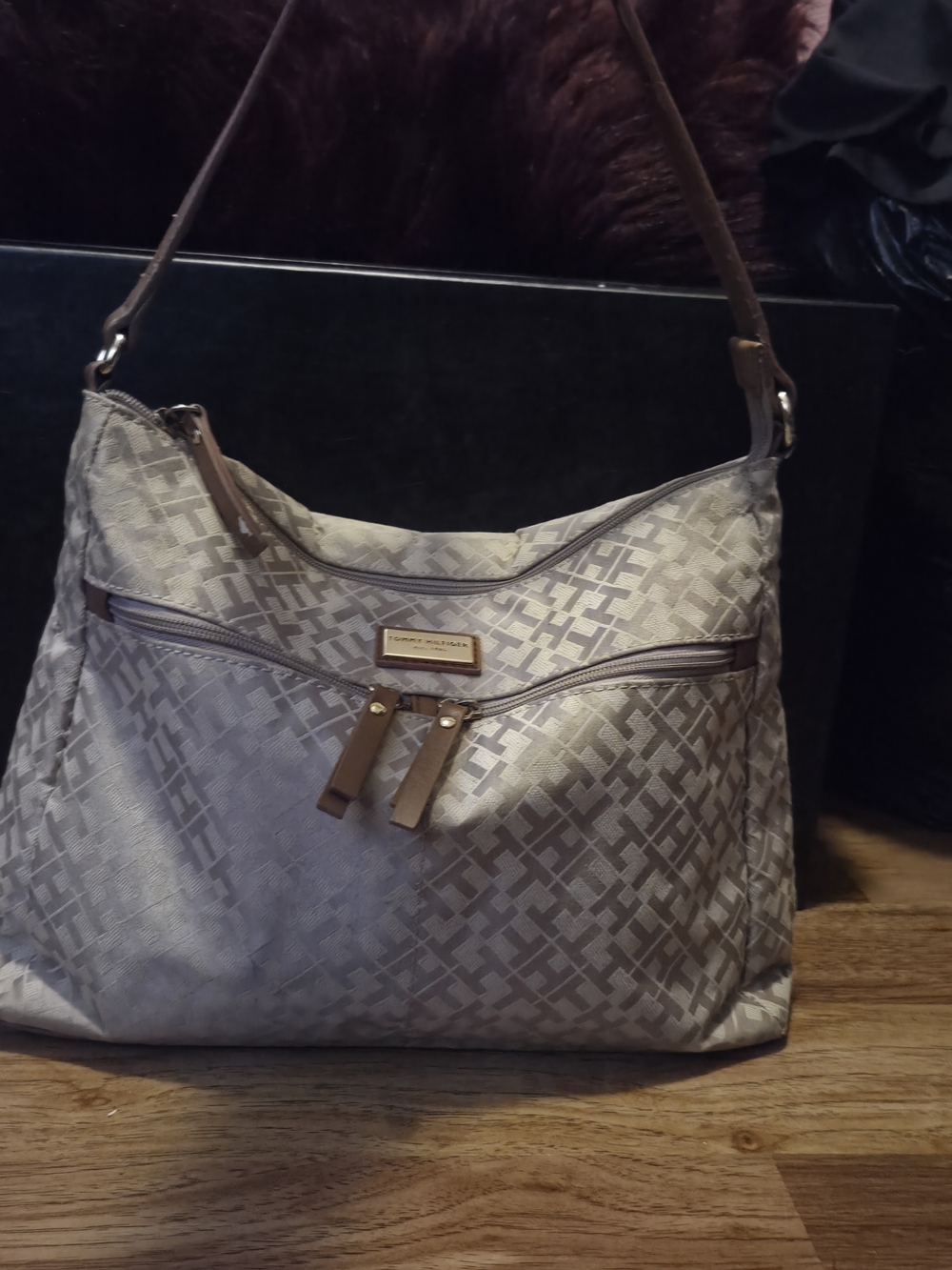 Tommy Hilfiger Beige Patterned Shoulder Bag